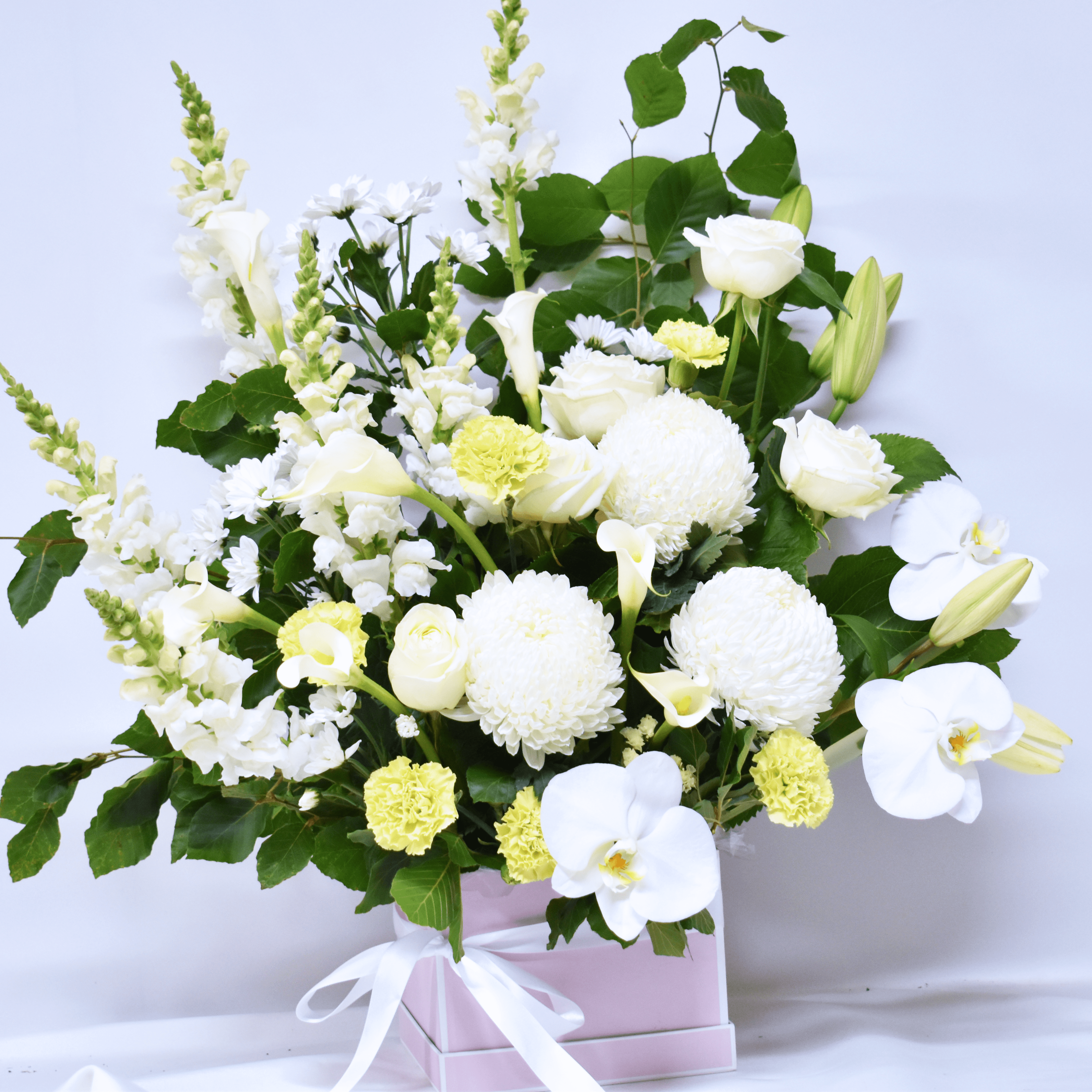 Florist&#39;s Large White Flowers Box