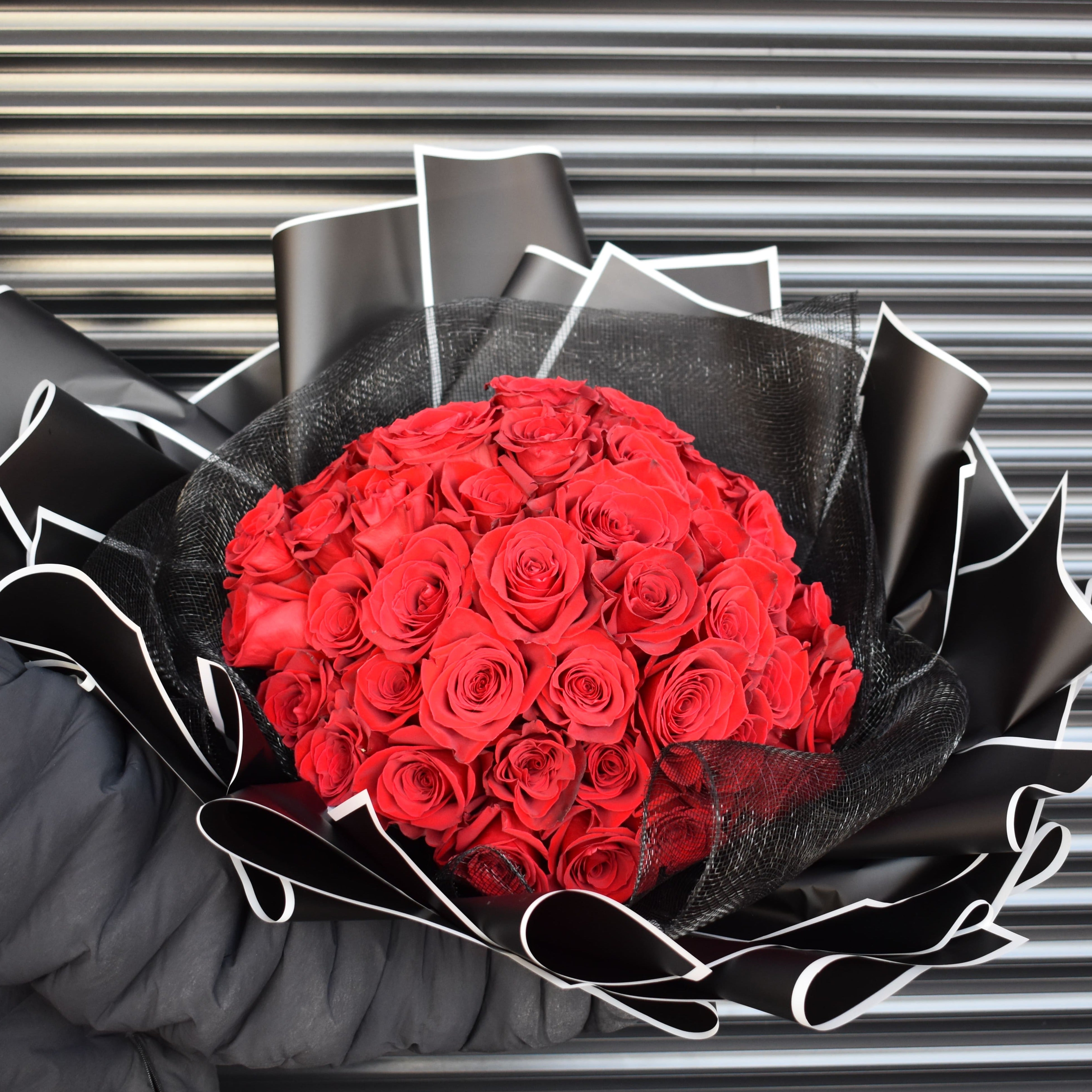 Valentine&#39;s Day Flowers - Luxe Red Rose Bouquet