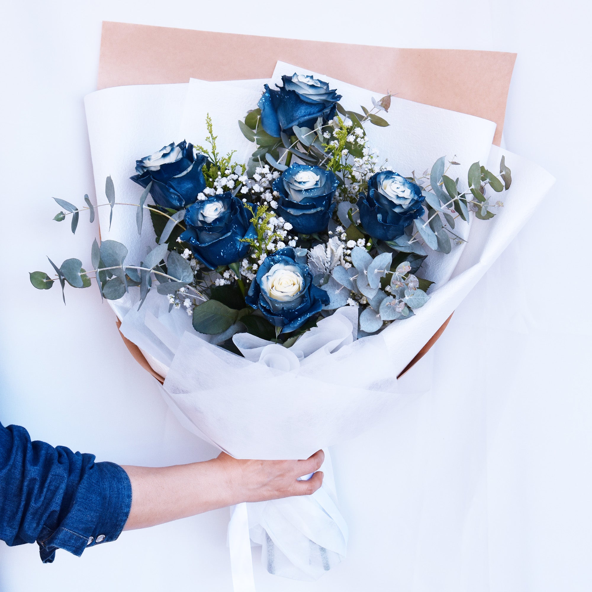 Valentine&#39;s Day Flowers - Snow Blue Rose Bouquet