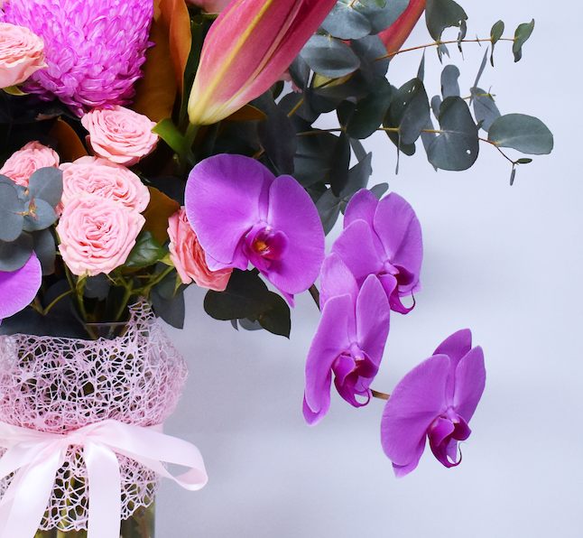 Deluxe Sweet Dreams Bouquet + Vase!