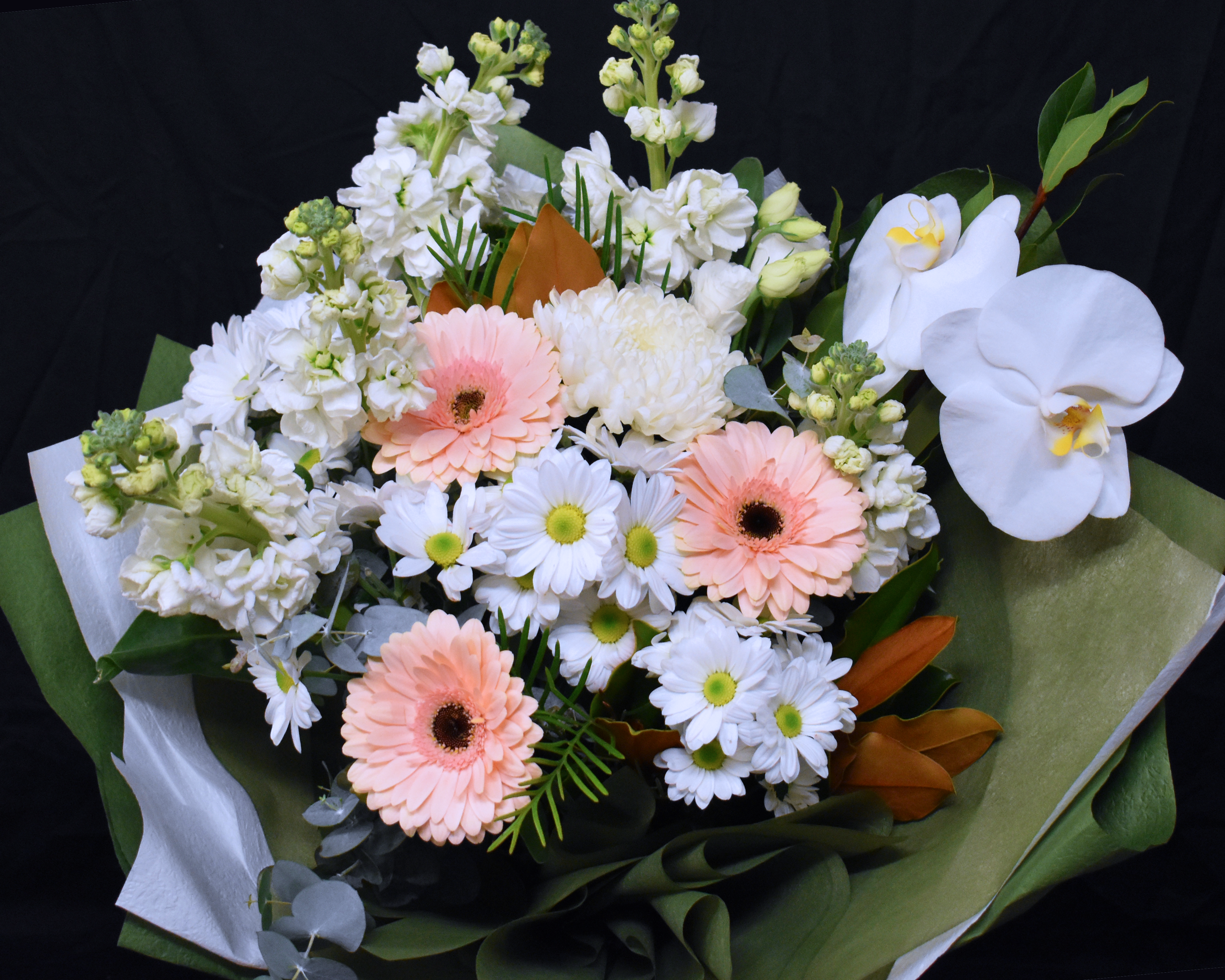 Peach Gerbera White Flowers Bouquet (Premium)